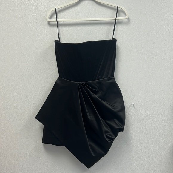 Alex Perry Dresses & Skirts - Mini dress